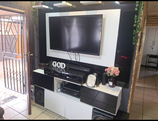 3 BEDROOM FREEHOLD FOR SALE IN SKY CITY